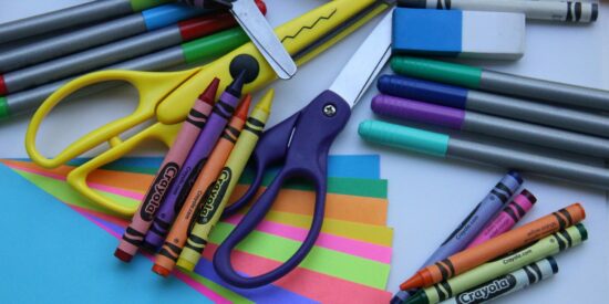 school-supplies-2690599_1920